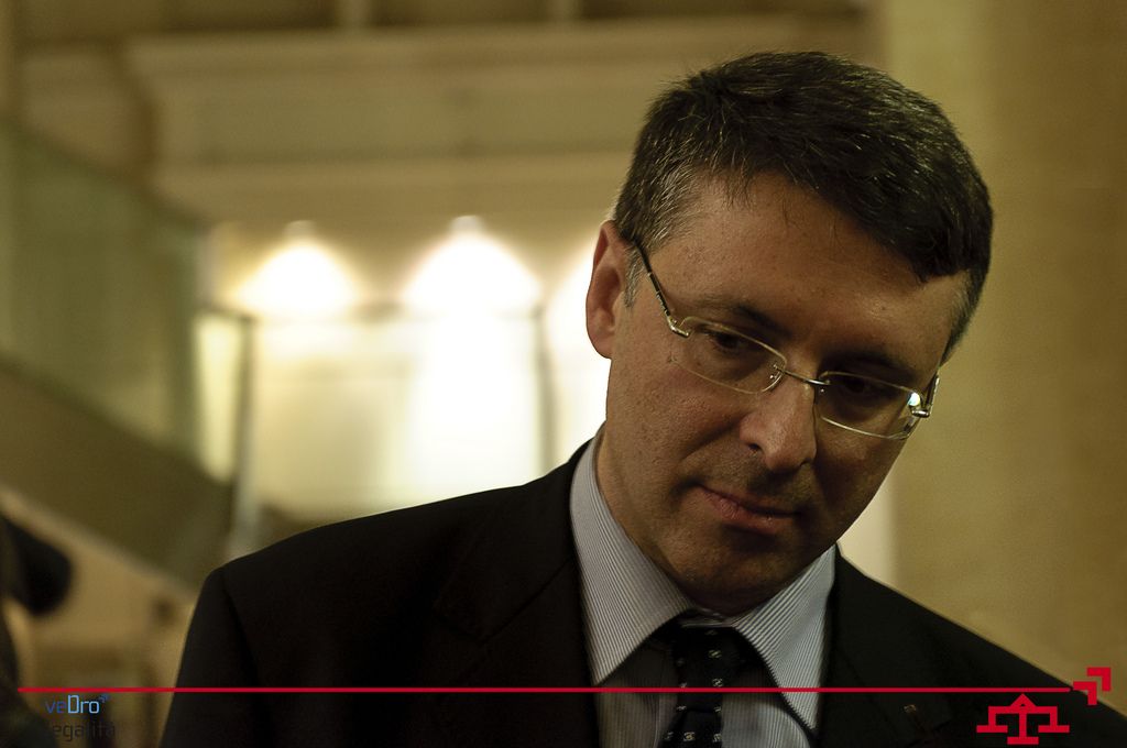 Con chi ce l'ha Raffaele Cantone Con chi ce l'ha Raffaele Cantone
